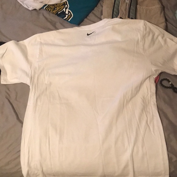 White nike shirt - Picture 2 of 3